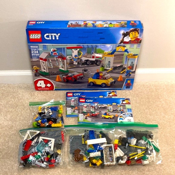 Lego Garage Center - 60232 retired - Picture 2 of 5